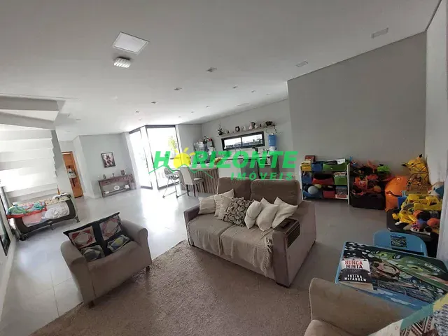 Casa com 256m² 4 quartos e 4 banheiros, à venda, no bairro Urbanova em São José dos Campos