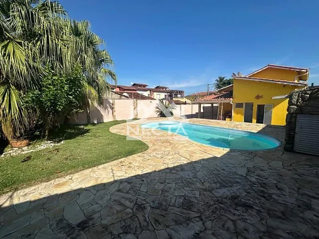 Casa com 500m² 3 quartos e 3 banheiros, à venda, no bairro Jardim Brasil em Caraguatatuba