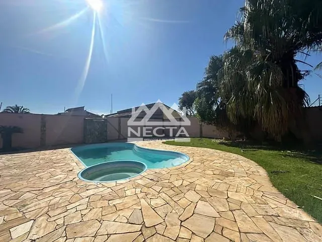 Casa com 500m² 3 quartos e 3 banheiros, à venda, no bairro Jardim Brasil em Caraguatatuba