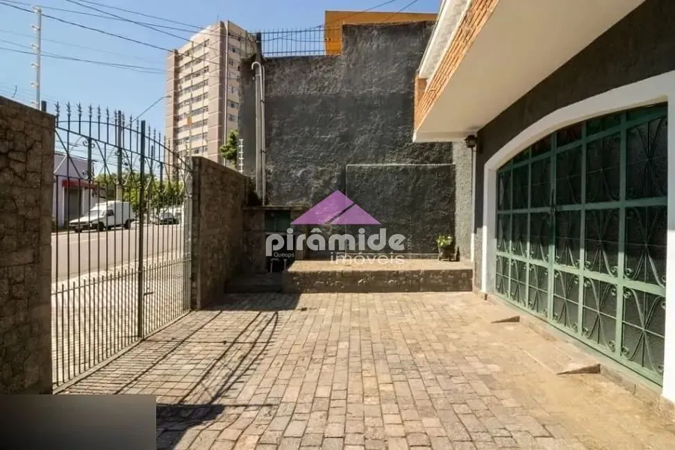 Casa, 4 quartos, 208 m² - Foto 1