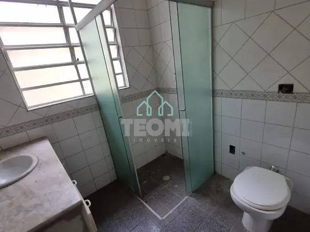 Casa com 335m² 4 quartos e 3 banheiros, para alugar, no bairro Centro em Taubaté