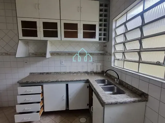 Casa com 335m² 4 quartos e 3 banheiros, para alugar, no bairro Centro em Taubaté