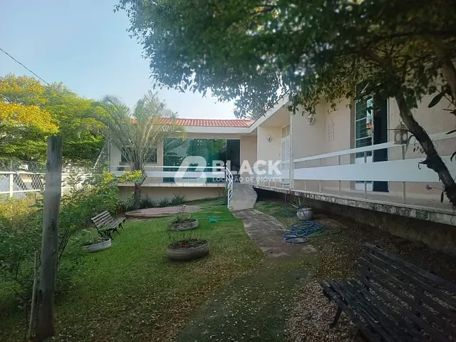 Casa com 750m² 4 quartos e 2 banheiros, à venda ou para alugar, no bairro Vila Trujillo em Sorocaba