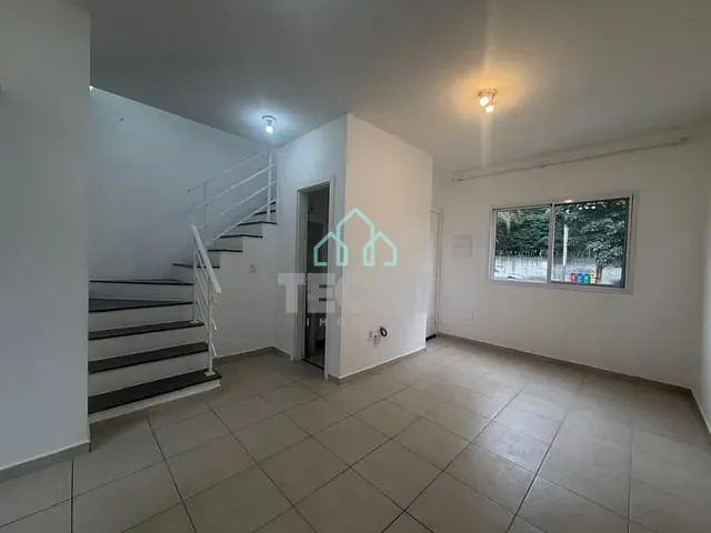 Casa com 125m² 2 quartos e 1 banheiro, à venda, no bairro Vila Areao em Taubaté
