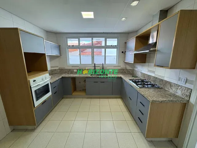 Casa com 450m² 3 quartos e 4 banheiros, à venda, no bairro Condomínio Esplanada do Sol em São José dos Campos