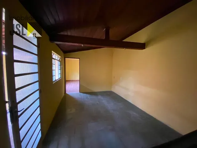 Casa 2 quartos e 1 banheiro, para alugar, no bairro Jardim Maria Cândida em Caçapava