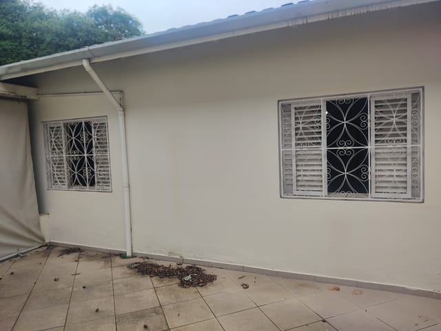 Casa com 350m² 4 quartos e 6 banheiros, à venda, no bairro Vila Jaboticabeira em Taubaté