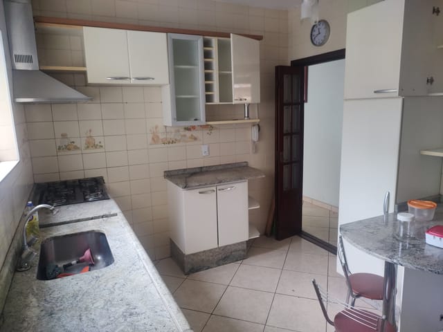Casa com 350m² 4 quartos e 6 banheiros, à venda, no bairro Vila Jaboticabeira em Taubaté