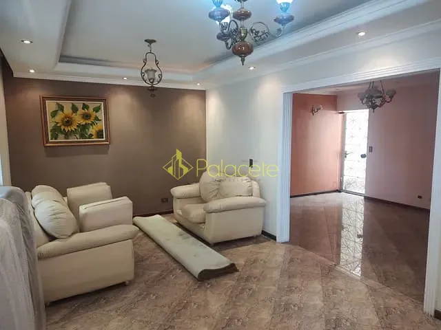 Casa com 350m² 4 quartos e 6 banheiros, à venda, no bairro Vila Jaboticabeira em Taubaté