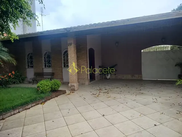 Casa com 350m² 4 quartos e 6 banheiros, à venda, no bairro Vila Jaboticabeira em Taubaté