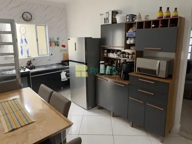 Casa 3 quartos e 2 banheiros, à venda, no bairro Cidade Morumbi em São José dos Campos