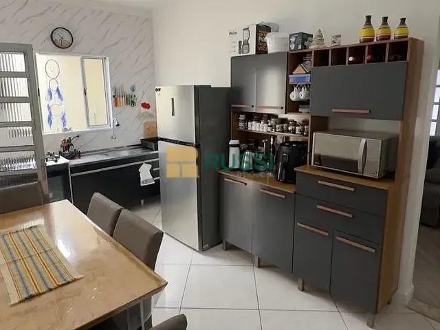 Casa 3 quartos e 2 banheiros, à venda, no bairro Cidade Morumbi em São José dos Campos