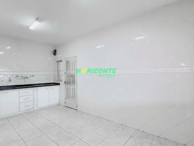 Casa 4 quartos e 3 banheiros, à venda ou para alugar, no bairro Jardim Satélite em São José dos Campos