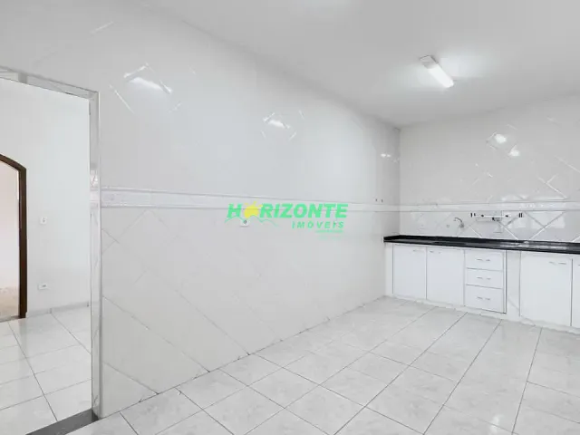 Casa 4 quartos e 3 banheiros, à venda ou para alugar, no bairro Jardim Satélite em São José dos Campos