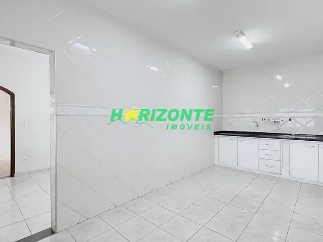 Casa 4 quartos e 3 banheiros, à venda ou para alugar, no bairro Jardim Satélite em São José dos Campos