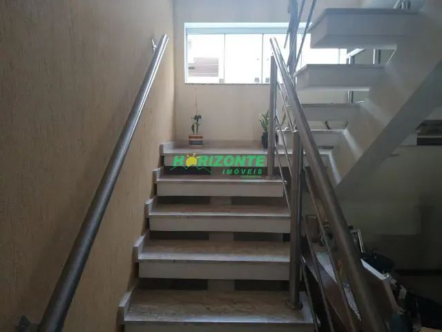 Casa com 250m² 5 quartos e 4 banheiros, à venda, no bairro Vila Betânia em São José dos Campos