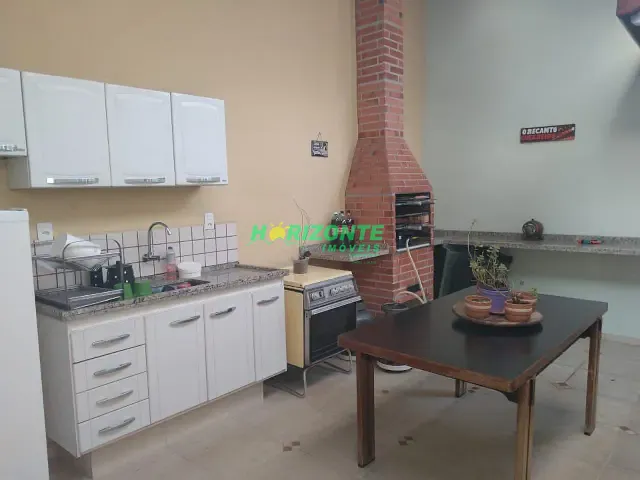 Casa com 250m² 5 quartos e 4 banheiros, à venda, no bairro Vila Betânia em São José dos Campos