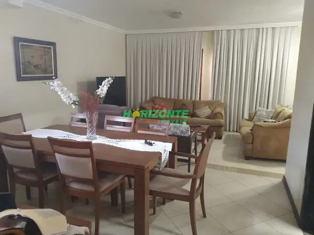Casa com 250m² 5 quartos e 4 banheiros, à venda, no bairro Vila Betânia em São José dos Campos