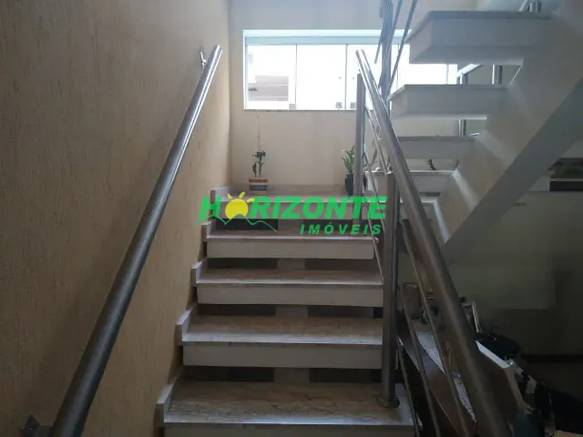Casa com 250m² 5 quartos e 4 banheiros, à venda, no bairro Vila Betânia em São José dos Campos