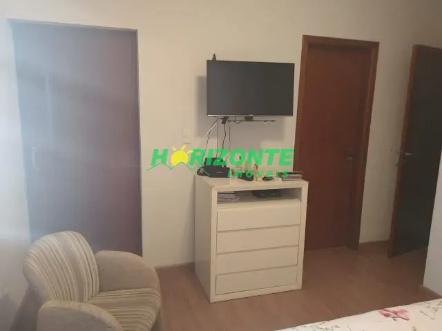 Casa com 250m² 5 quartos e 4 banheiros, à venda, no bairro Vila Betânia em São José dos Campos