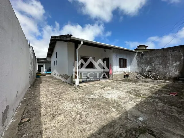 Casa com 300m² 2 quartos e 1 banheiro, à venda, no bairro Martim de Sá em Caraguatatuba