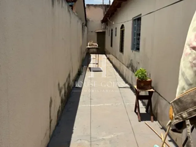 Casa com 360m² 3 quartos e 2 banheiros, à venda, no bairro Jardim Mont Serrat em Aparecida de Goiânia