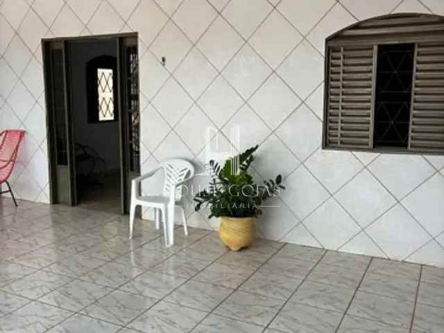 Casa com 360m² 3 quartos e 2 banheiros, à venda, no bairro Jardim Mont Serrat em Aparecida de Goiânia