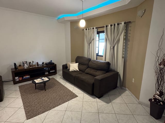 Casa com 300m² 3 quartos e 2 banheiros, à venda, no bairro Conjunto Habitacional Terra dos Ipês I (Sul) em Pindamonhangaba