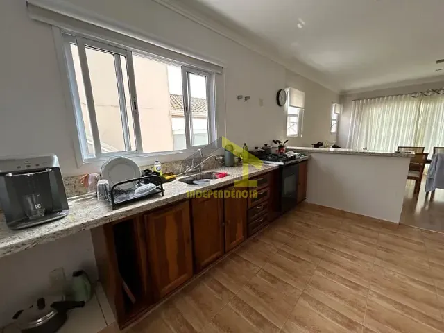 Casa com 300m² 4 quartos e 3 banheiros, à venda, no bairro Residencial Fazenda Serrinha em Itatiba
