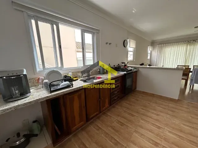 Casa com 300m² 4 quartos e 3 banheiros, à venda, no bairro Residencial Fazenda Serrinha em Itatiba