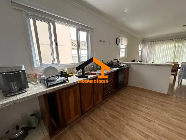 Casa com 300m² 4 quartos e 3 banheiros, à venda, no bairro Residencial Fazenda Serrinha em Itatiba