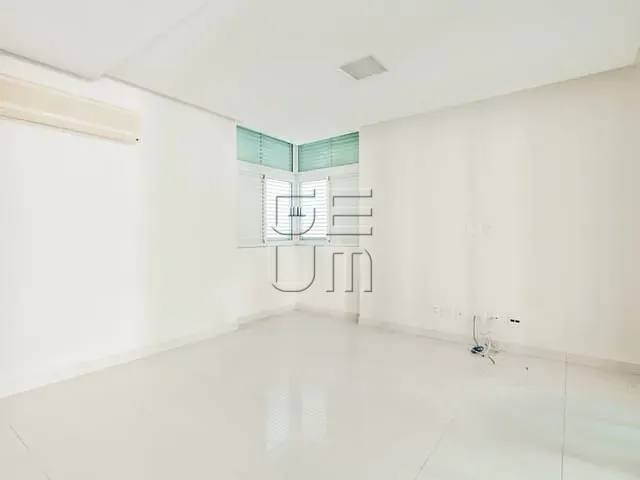 Casa com 500m² 4 quartos e 5 banheiros, à venda, no bairro Vivendas do Arvoredo em Londrina