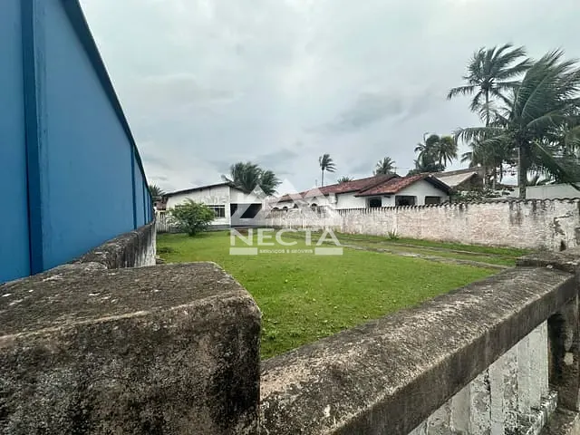 Casa com 500m² 2 quartos e 3 banheiros, à venda, no bairro Praia das Palmeiras em Caraguatatuba