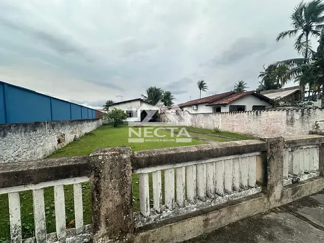 Casa com 500m² 2 quartos e 3 banheiros, à venda, no bairro Praia das Palmeiras em Caraguatatuba