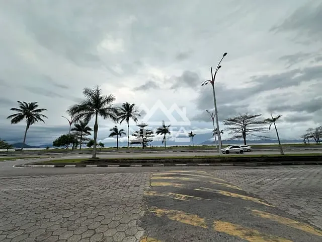 Casa com 500m² 2 quartos e 3 banheiros, à venda, no bairro Praia das Palmeiras em Caraguatatuba