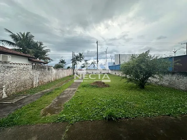Casa com 500m² 2 quartos e 3 banheiros, à venda, no bairro Praia das Palmeiras em Caraguatatuba