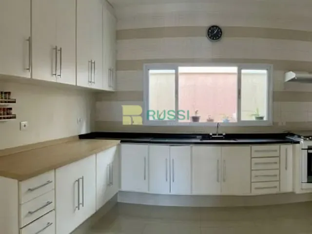 Casa com 380m² 3 quartos e 5 banheiros, à venda, no bairro Villa Branca em Jacareí