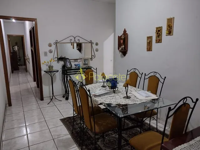 Casa com 125m² 2 quartos e 1 banheiro, à venda, no bairro Loteamento Residencial Andrade em Pindamonhangaba