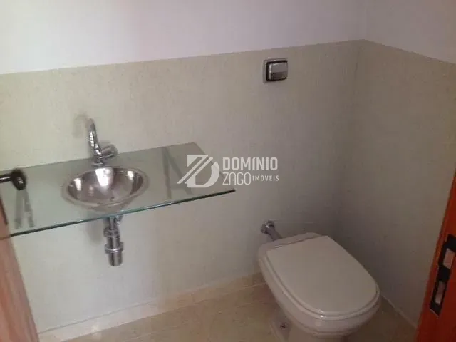 Casa com 300m², para alugar, no bairro Jardim São Bento em Uberaba