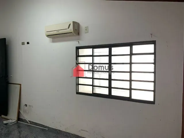 Casa com 1127m², para alugar, no bairro São Benedito em Guaratinguetá