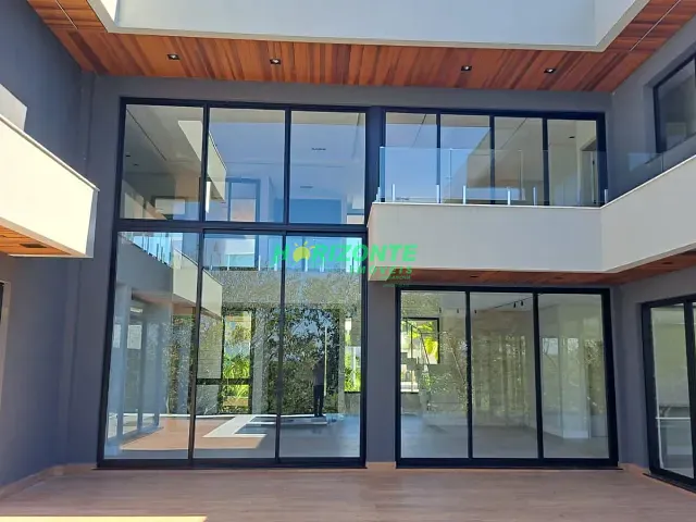 Casa com 955m² 5 quartos e 8 banheiros, à venda, no bairro urbanova em São José dos Campos