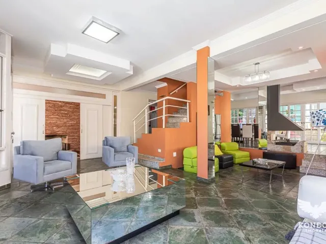 Casa com 600m² 4 quartos e 4 banheiros, à venda, no bairro Santa Felicidade em Curitiba