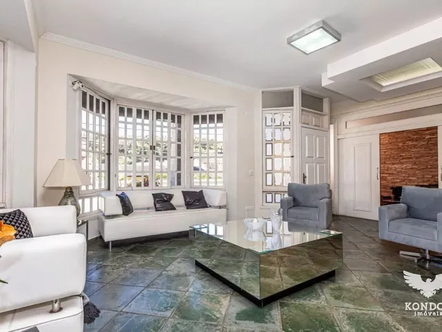 Casa com 600m² 4 quartos e 4 banheiros, à venda, no bairro Santa Felicidade em Curitiba