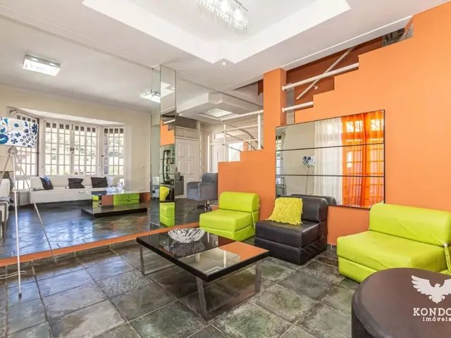 Casa com 600m² 4 quartos e 4 banheiros, à venda, no bairro Santa Felicidade em Curitiba