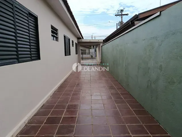 Casa com 444m² 3 quartos e 1 banheiro, para alugar, no bairro Centro em Artur Nogueira