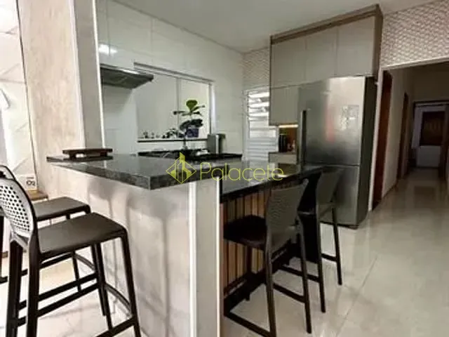 Casa com 200m² 2 quartos e 2 banheiros, à venda, no bairro Parque das Palmeiras em Pindamonhangaba