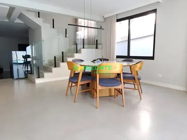 Casa 4 quartos e 6 banheiros, à venda, no bairro Urbanova em São José dos Campos