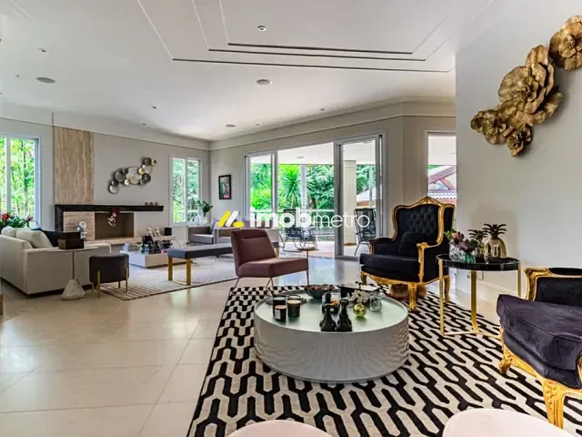 Casa com 1400m² 5 quartos e 8 banheiros, à venda ou para alugar, no bairro Alphaville em Campinas