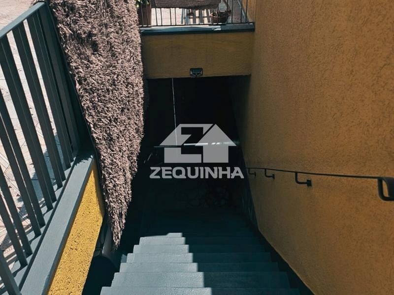 Casa à venda com 3 quartos, 235m² - Foto 2