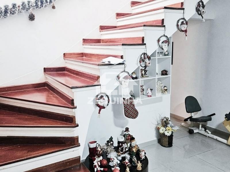 Casa à venda com 3 quartos, 235m² - Foto 11